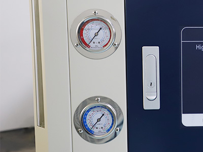 प्रयोगशाला के लिए 50L वॉटर हीटर चिलर विवरण - उच्च दबाव और कम दबाव मीटर, किसी भी समय कंप्रेसर की स्थिति देख सकते हैं।