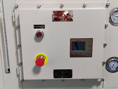 प्रयोगशाला के लिए 50L वॉटर हीटर चिलर विवरण - विस्फोट प्रूफ नियंत्रक प्रणाली (वैकल्पिक 1)।